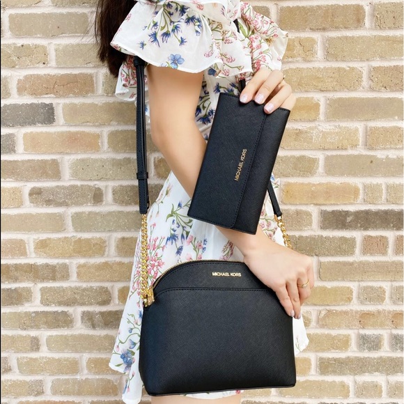 Michael Kors Handbags - SALE‼️💕Michael Kors Crossbody & Trifold Wallet
